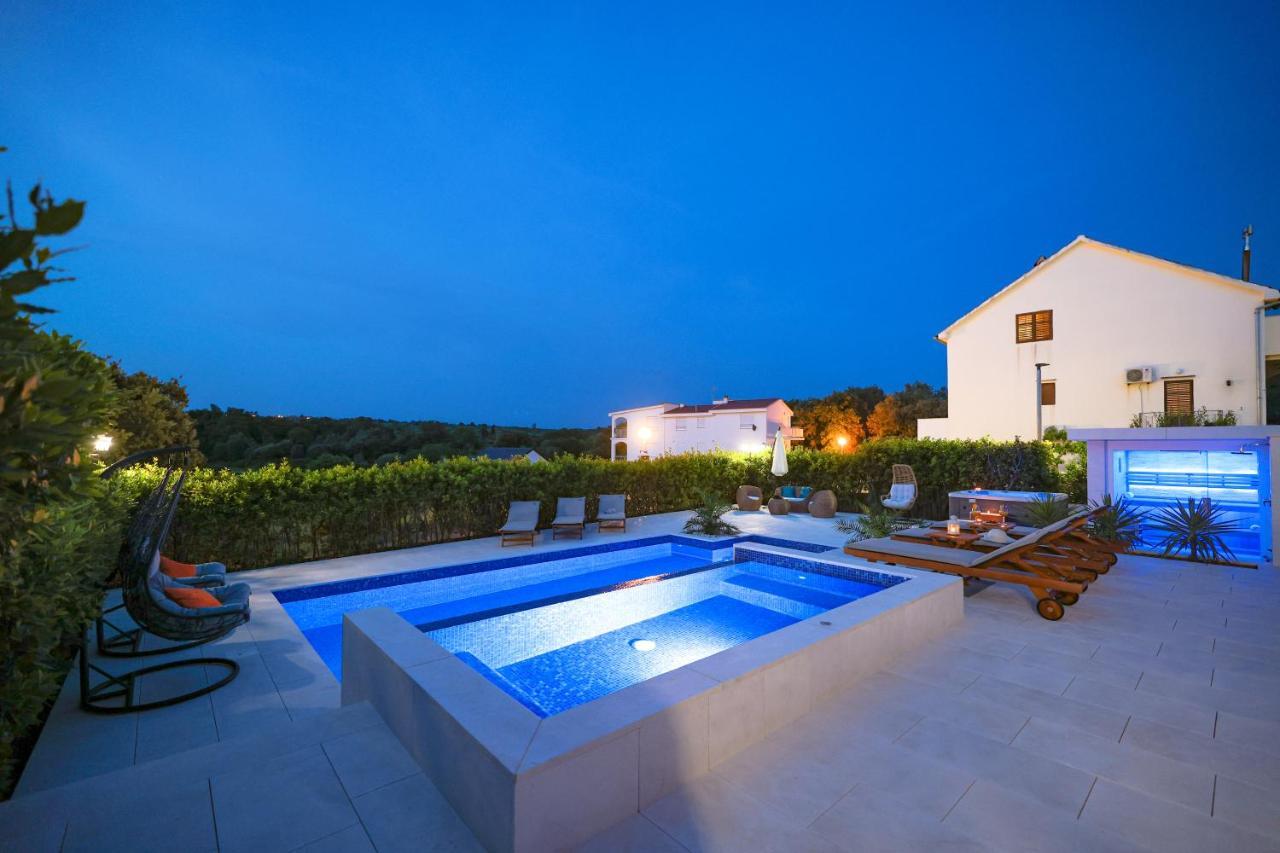 Villa Pino With Pool, Sauna & Jacuzzi Petrčane Exterior foto