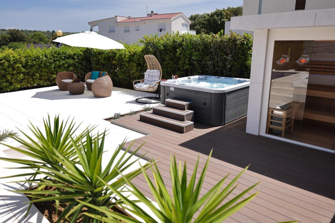 Villa Pino With Pool, Sauna & Jacuzzi Petrčane Exterior foto